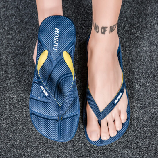 Men's Outdoor Flip Flops with Toe Grip