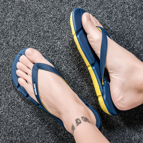 Men's Outdoor Flip Flops with Toe Grip