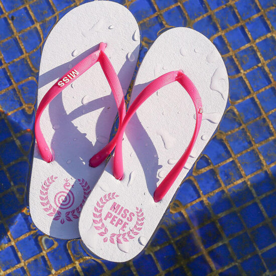 Lightweight women’s beach flip flops with red PE sole