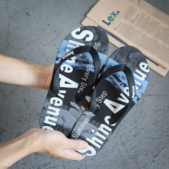 Anti-slip beach flip flops for indoor and outdoor use