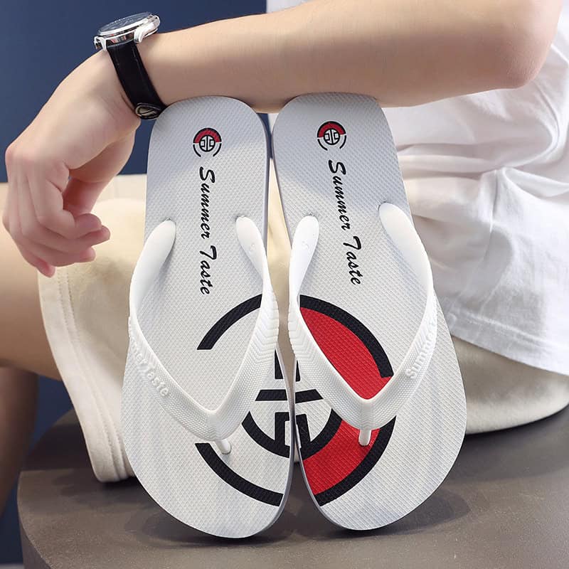 Durable men’s rubber beach flip flops with anti-slip sole