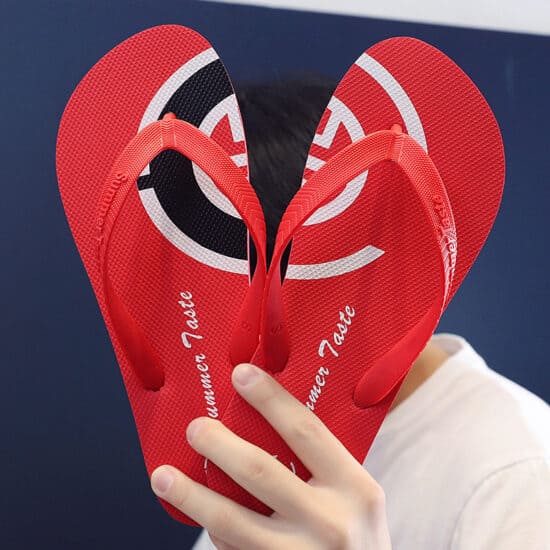 Durable men’s rubber beach flip flops with anti-slip sole