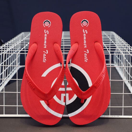 Durable men’s rubber beach flip flops with anti-slip sole