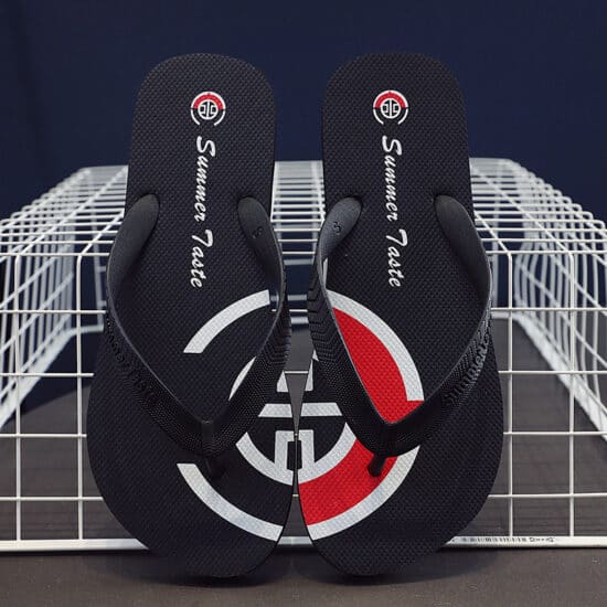 Durable men’s rubber beach flip flops with anti-slip sole