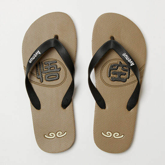 Durable men's summer flip flops for outdoor beach use