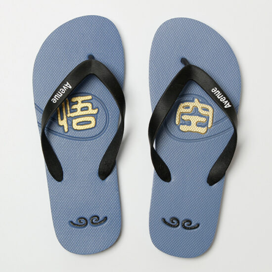 Durable men's summer flip flops for outdoor beach use
