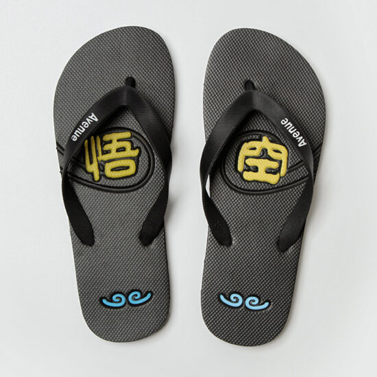 Durable men's summer flip flops for outdoor beach use